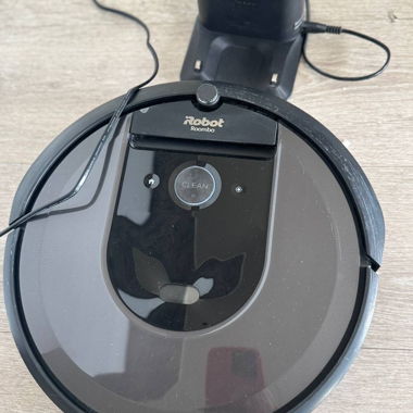 iRobot Roomba i7 Saugroboter mit Ladestation