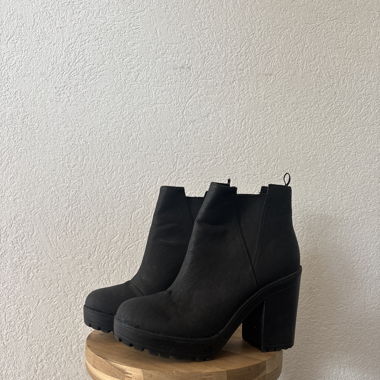 Bottes noires avec talon 