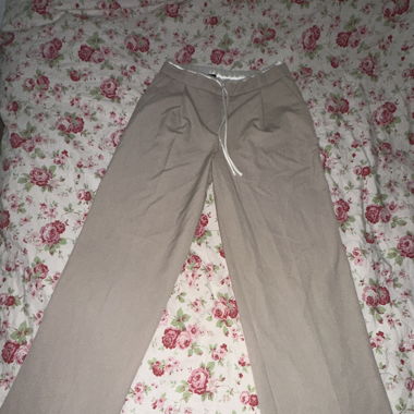 Zara Stoffhose in grösse S, sitzt perfekt. 