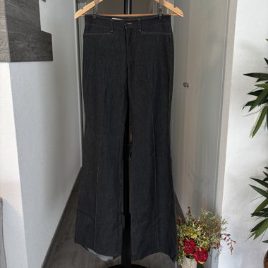 Schwarze Hose mit weitem Schnitt