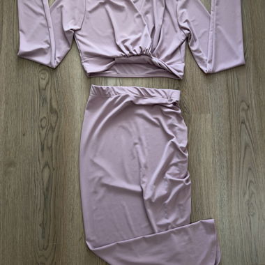 Completo rosa con gonna