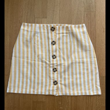 Sommerlicher Minirock von Miss Selfridge