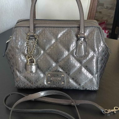 Sac Guess gris métallisé