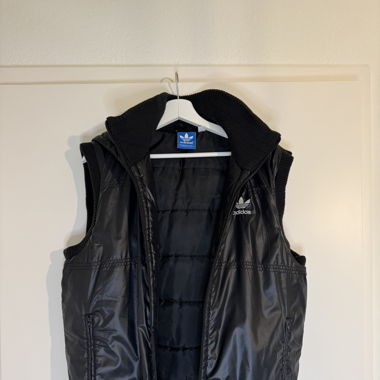 Weste / Gilet von Adidas mit Kaputze