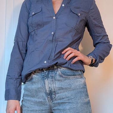 Schönes blaues Zara-Hemd