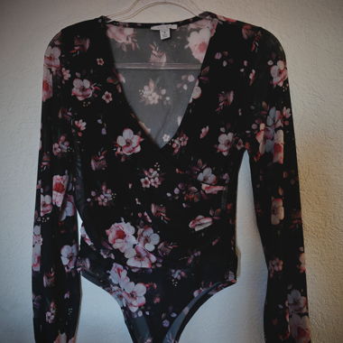 Body mit Blumenmuster, lange Ärmel