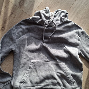 Grau Kapuzenpullover