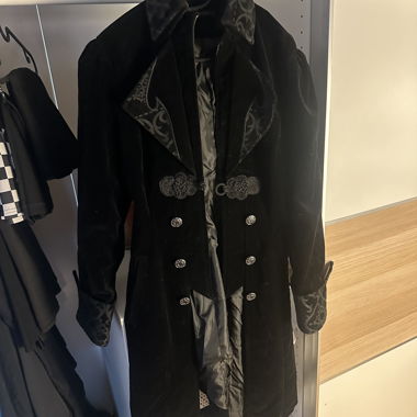 Devil Fashion schwarzer Samtmantel