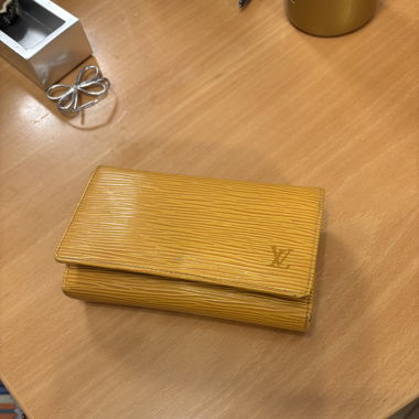 Porte-feuille moutarde 