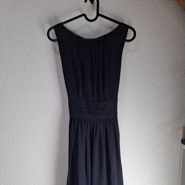 Robe bleu foncé cintrée