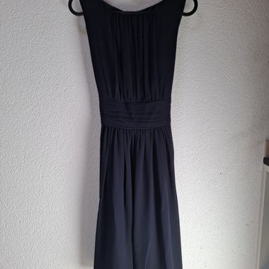 Robe bleu foncé cintrée