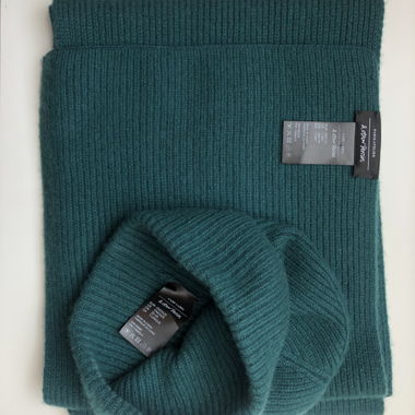 Set verde in cashmere al 100% con berretto e sciarpa