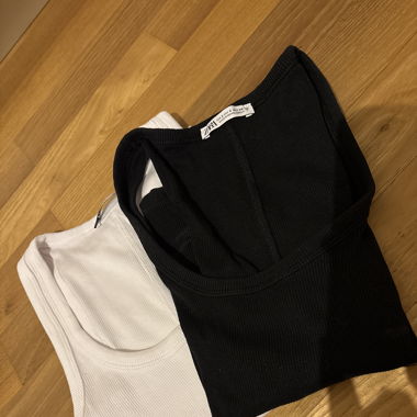 Weisses und schwarzes Tanktop