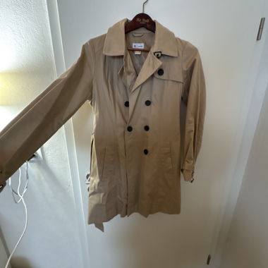 Beiger Trenchcoat