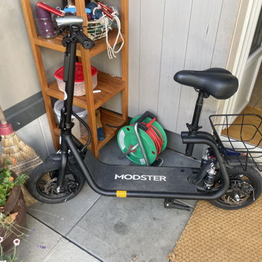 Monopattino elettrico Moster con cesto