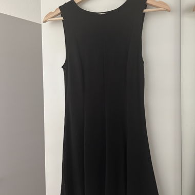 Robe noire en forme A chez H&M, taille S