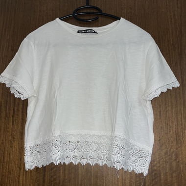 T-shirt blanc avec dentelle