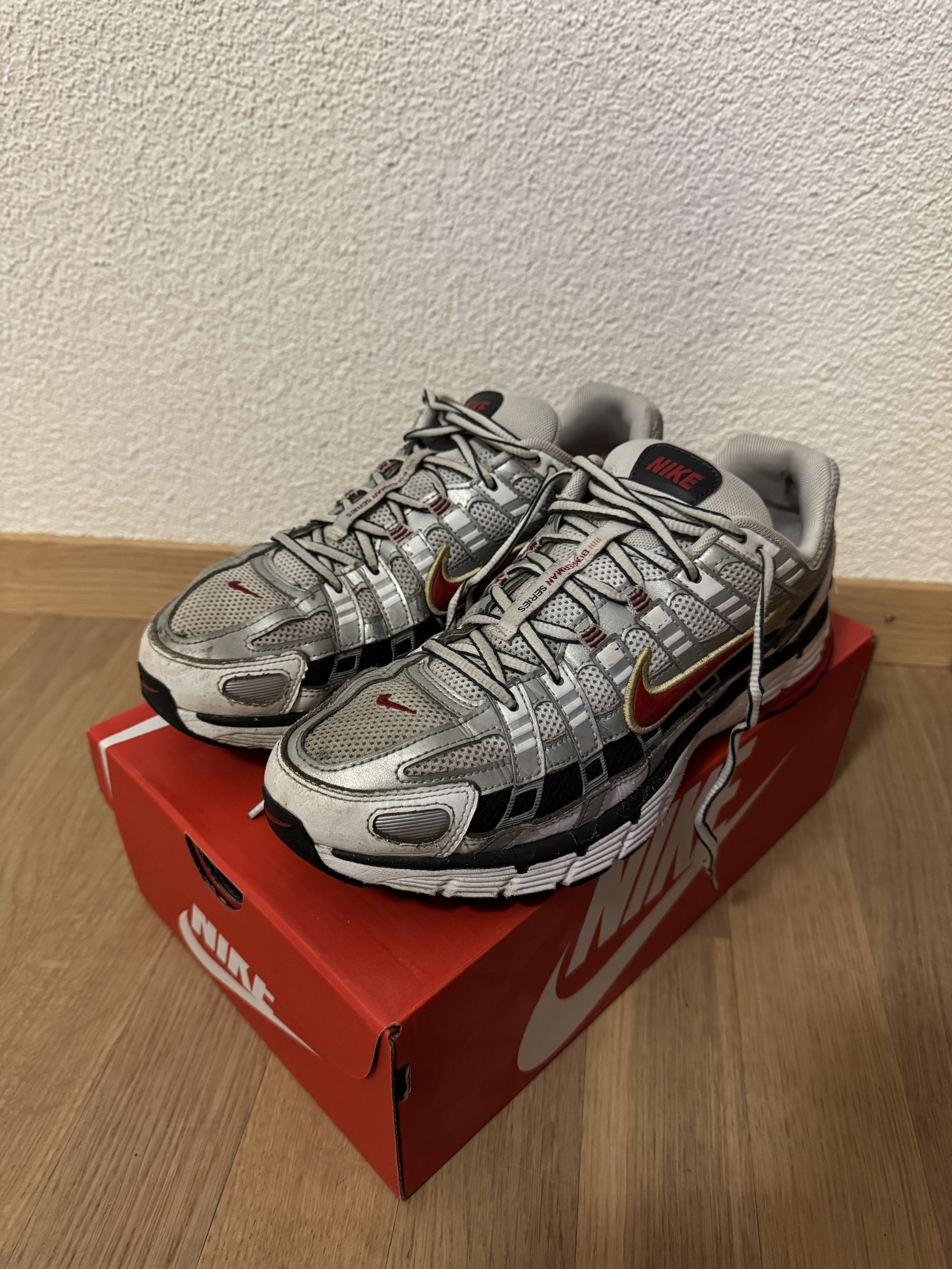 Nike P-6000 en rouge