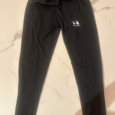 Under Armour schwarze Sporthose