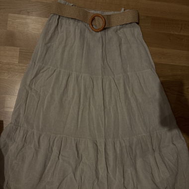 Gonna lunga beige con cintura