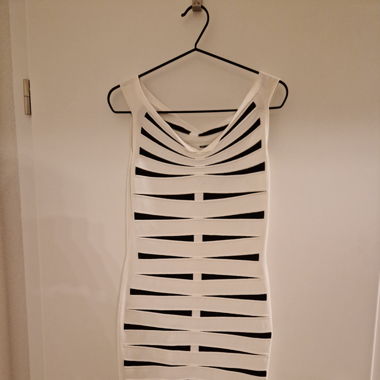 Kleid schwarz-weiss gemustert 