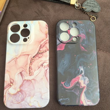 Set di cover per iPhone 16 Pro in effetto marmo