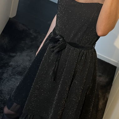 Robe noire pailletée pour les fêtes  