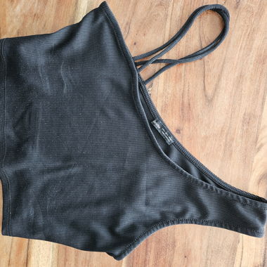 Top noir Bershka