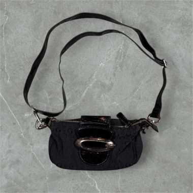 beautiful vintage guess bag black monogram
