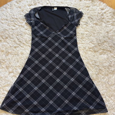 Kleid mit kurzen Ärmeln im Karo-Design