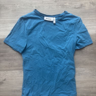 Weekday blaues Top