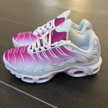 Baskets Nike TN blanches et roses