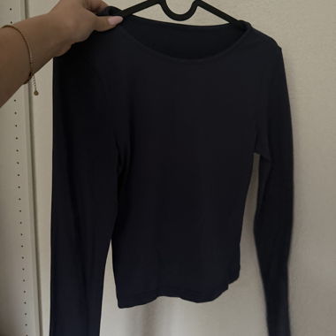 Basic Navy Long-Sleeve Top