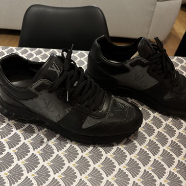 Chaussures Louis Vuitton taille 42