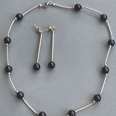 Parure en argent (collier et boucles d’oreilles)