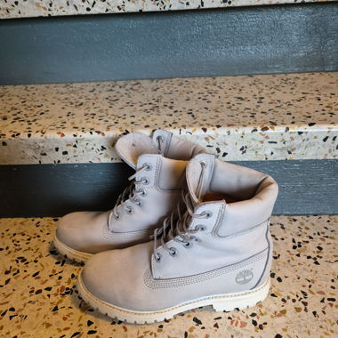 Timberlands light gray