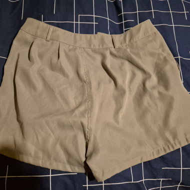 Short kaki