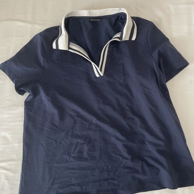 Tshirt blau mit weissem Kragen