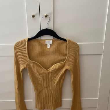 Gelber Pullover