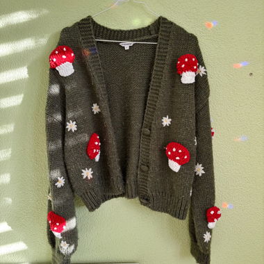 Cardigan a maglia con funghi