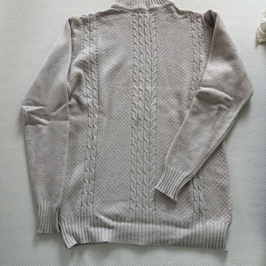 Pull en maille côtelée gris beige
