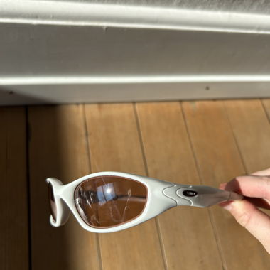 Wiiss rosa oakley sunnebrüue