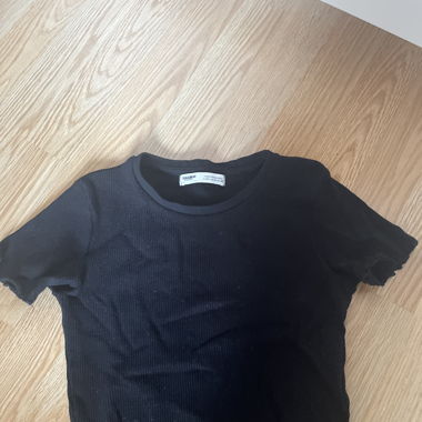 black shirt 