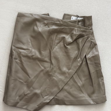 Jupe taupe simili cuir Mango XS