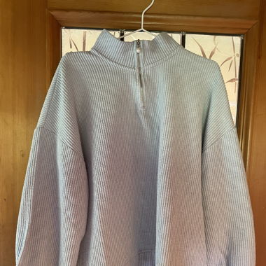 Blauer Pullover