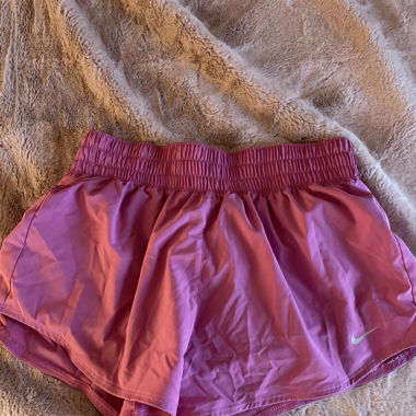 Sportshorts Nike lila