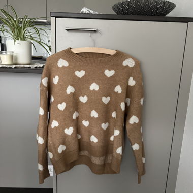 Herzchen-Strickpullover