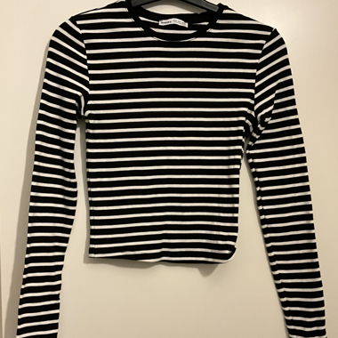 Top a righe bianco e nero