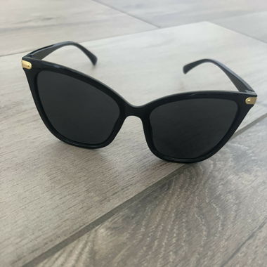 Lunettes de soleil jamais portées