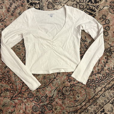 Weisses Longsleeve-V-Ausschnitt-Top Brandy Melville